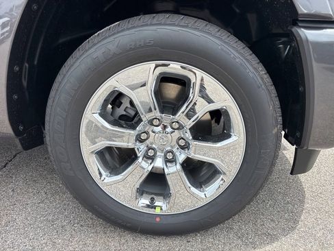 New 2026 RAM 1500 4x4 Crew Cab image 9