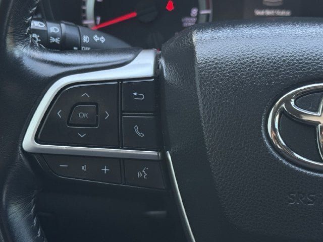 Used 2022 Toyota Highlander LE FWD image 14