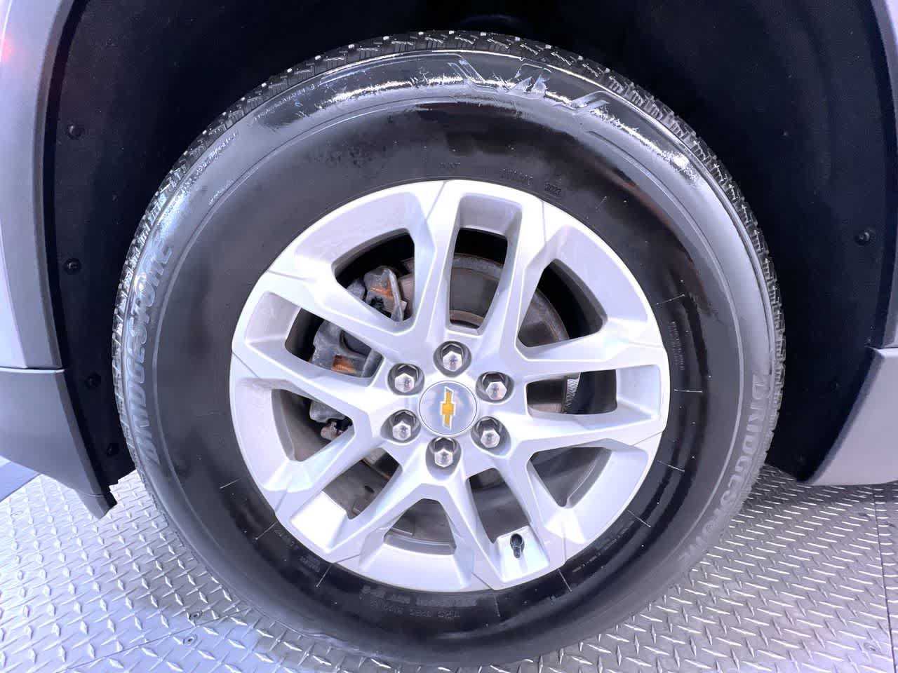 Used 2023 Chevrolet Traverse LS FWD image 10