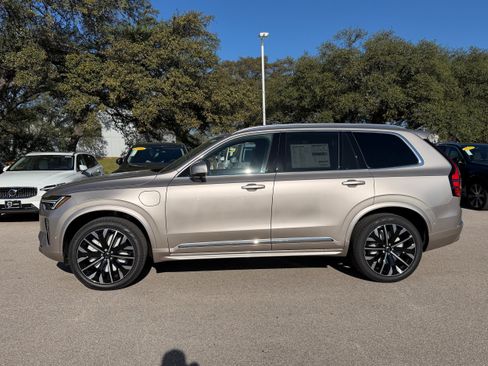 New 2026 Volvo XC90 T8 Plus w/ Protection Package Premier image 3