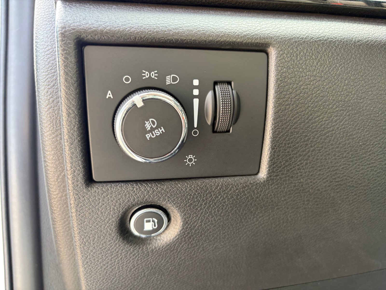 Used 2021 Jeep Grand Cherokee Limited X AWD/4WD image 34