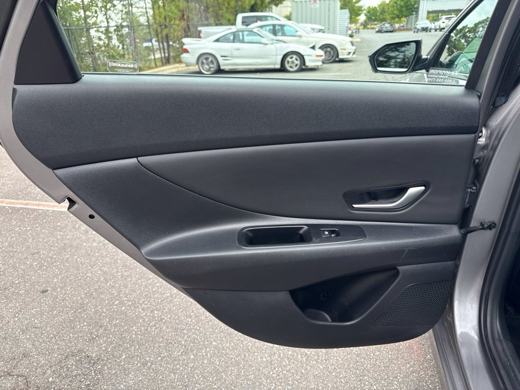 Used 2024 Hyundai Elantra Limited FWD image 31