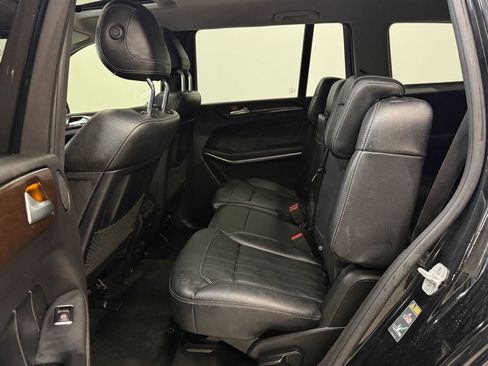 Used 2014 Mercedes-Benz GL 450 4MATIC w/ Lane Tracking Package image 18