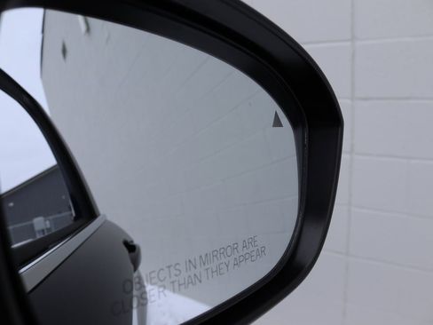 Used 2025 Mitsubishi Outlander SE image 39