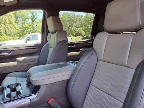 New 2025 Chevrolet Silverado 2500 ZR2 w/ Technology Package image 7