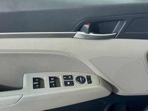 Used 2020 Hyundai Elantra SEL image 23
