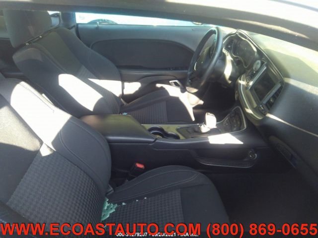 Used 2019 Dodge Challenger SXT w/ Driver Convenience Group RWD image 6