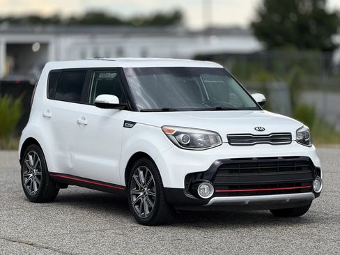Used 2017 Kia Soul ! FWD image 1