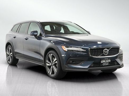 Used 2023 Volvo V60 B5 Cross Country Plus w/ Climate Package AWD/4WD image 7