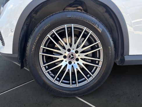 Used 2025 Mercedes-Benz GLC 300 image 14