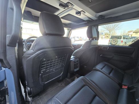 Used 2025 Ford Bronco Badlands image 12