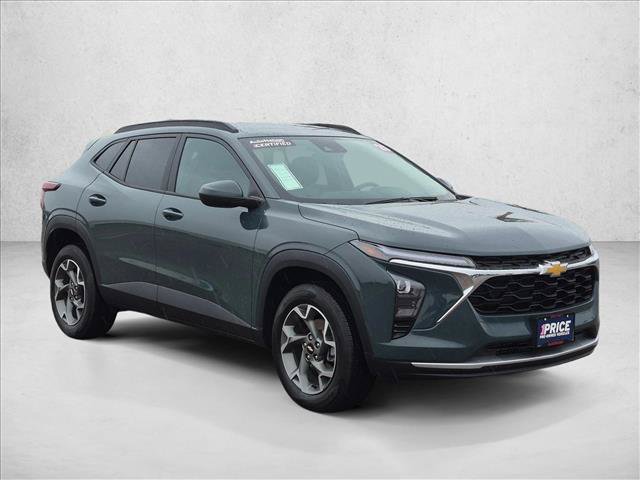 Used 2025 Chevrolet Trax LT FWD image 3