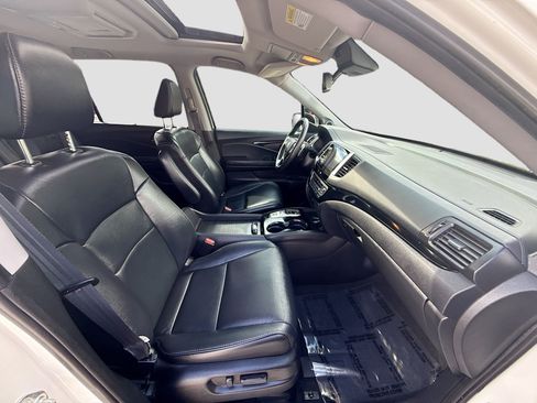 Certified 2018 Honda Pilot Touring image 34