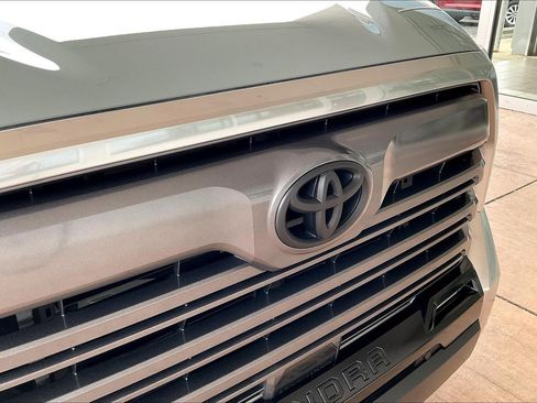 Used 2025 Toyota Tundra Limited AWD/4WD image 32