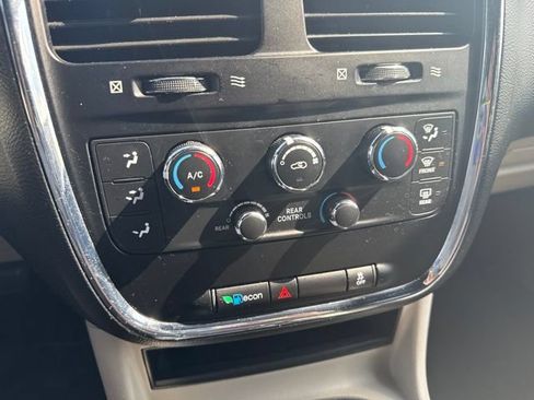 Used 2019 Dodge Grand Caravan SXT FWD image 23