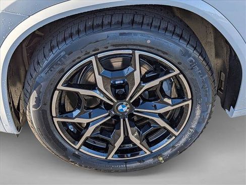 Used 2025 BMW X4 xDrive30i w/ Premium Package image 9