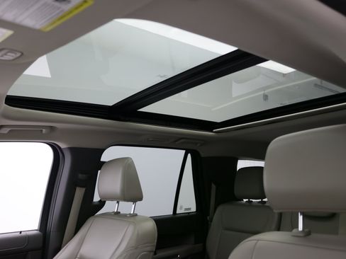 Used 2021 Ford Expedition Max XLT RWD image 4