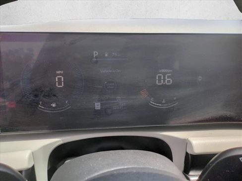Certified 2025 Hyundai Tucson SE FWD image 11