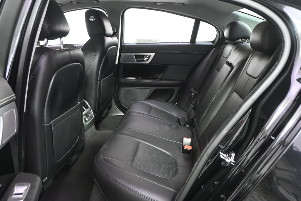 Used 2014 Jaguar XF Supercharged RWD image 21