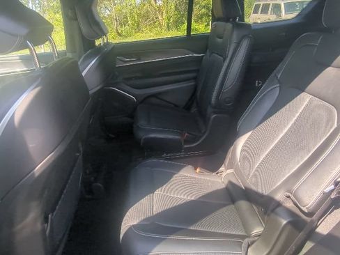 Used 2025 Jeep Grand Cherokee L Overland w/ Luxury Tech Group IV AWD/4WD image 12
