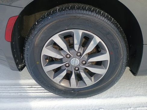 Used 2019 Chrysler Pacifica Touring-L Plus image 11