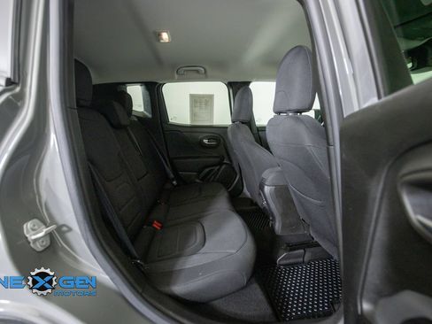 Used 2022 Jeep Renegade Latitude w/ Convenience Group AWD/4WD image 36