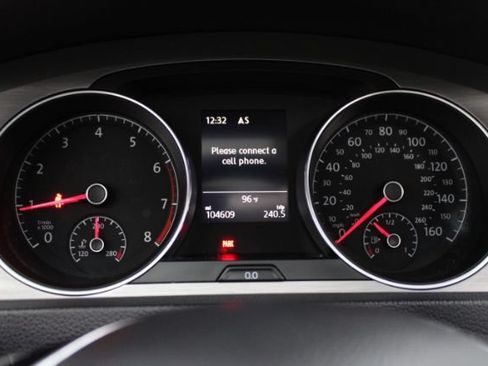 Used 2017 Volkswagen Golf Wolfsburg Edition FWD image 19
