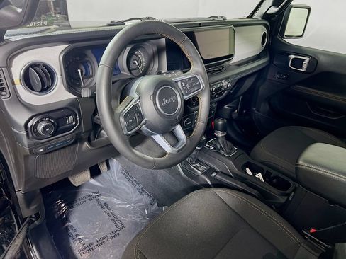 Used 2024 Jeep Wrangler Unlimited Sahara AWD/4WD image 9