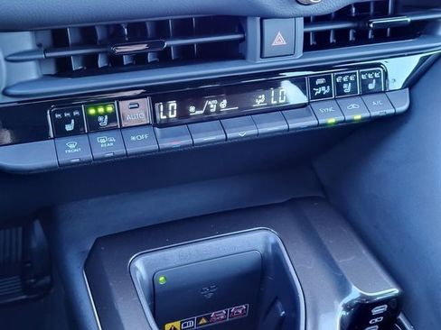 New 2025 Toyota Crown Signia Limited image 18