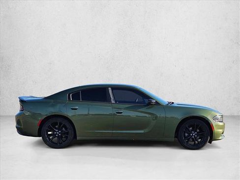Used 2018 Dodge Charger SXT w/ Blacktop Package image 4