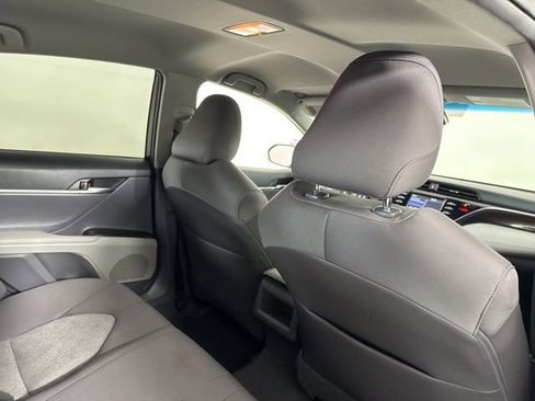 Used 2018 Toyota Camry LE image 19
