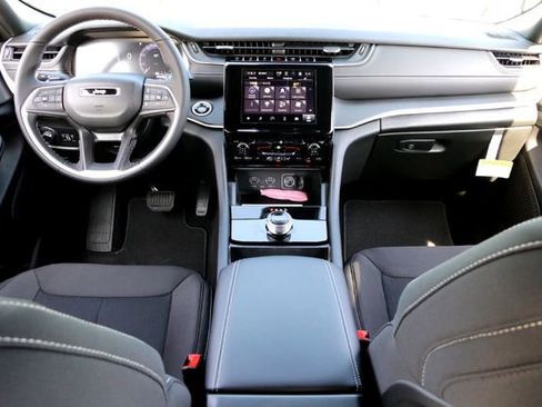 New 2025 Jeep Grand Cherokee L Laredo image 21