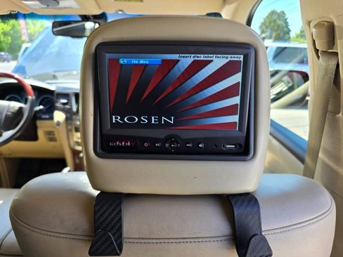 Used 2011 Lexus LX 570 4WD image 35