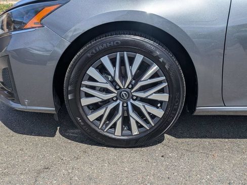 Used 2025 Nissan Altima 2.5 SV FWD image 10