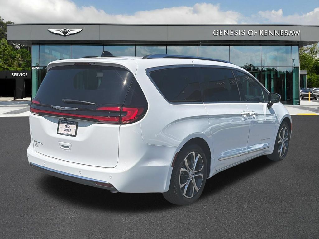 Used 2026 Chrysler Pacifica Pinnacle FWD image 8