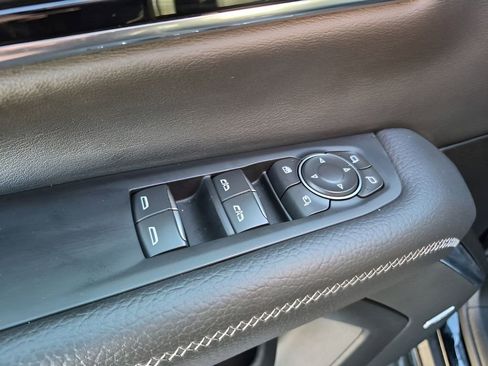 Certified 2025 GMC Yukon Denali image 28