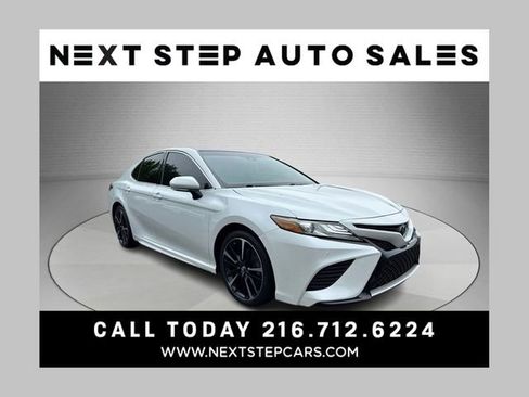 Used 2018 Toyota Camry XSE FWD image 1