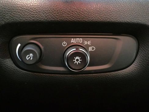 Used 2023 Chevrolet Traverse LT AWD/4WD image 15