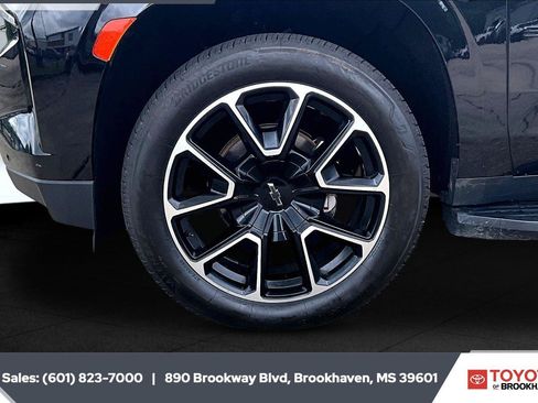 Used 2024 Chevrolet Suburban RST RWD image 7