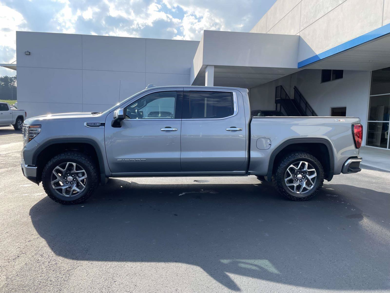 Used 2024 GMC Sierra 1500 SLT w/ SLT Premium Plus Package AWD/4WD image 6
