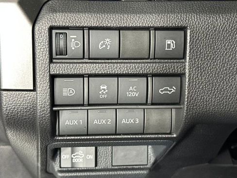 Used 2025 Toyota Tacoma TRD Off-Road image 19