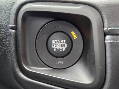 Used 2025 Jeep Gladiator Sport AWD/4WD image 20