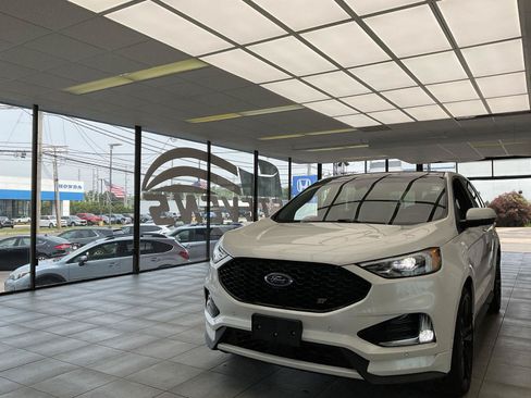 Used 2019 Ford Edge ST w/ Equipment Group 401A AWD/4WD image 3