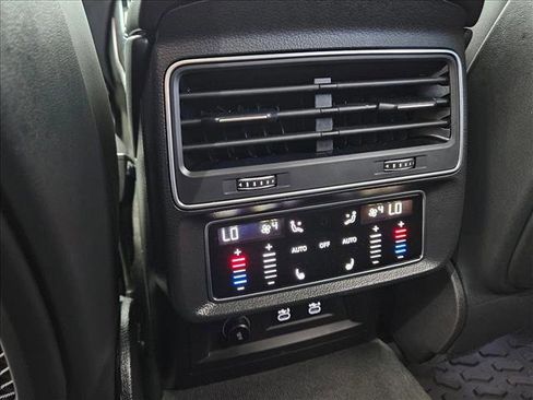 Used 2021 Audi SQ7 Prestige w/ Prestige Package image 21