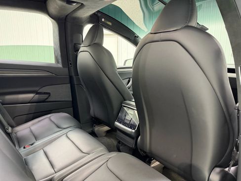 Used 2023 Tesla Model X image 21