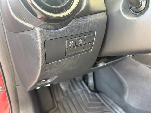 Used 2019 Toyota Yaris LE FWD image 11