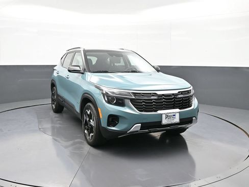 Certified 2025 Kia Seltos S AWD/4WD image 3