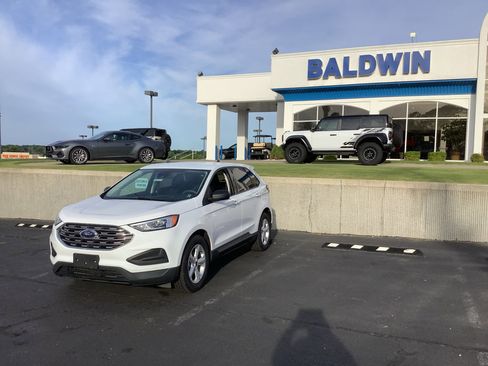 Used 2021 Ford Edge SE FWD image 3