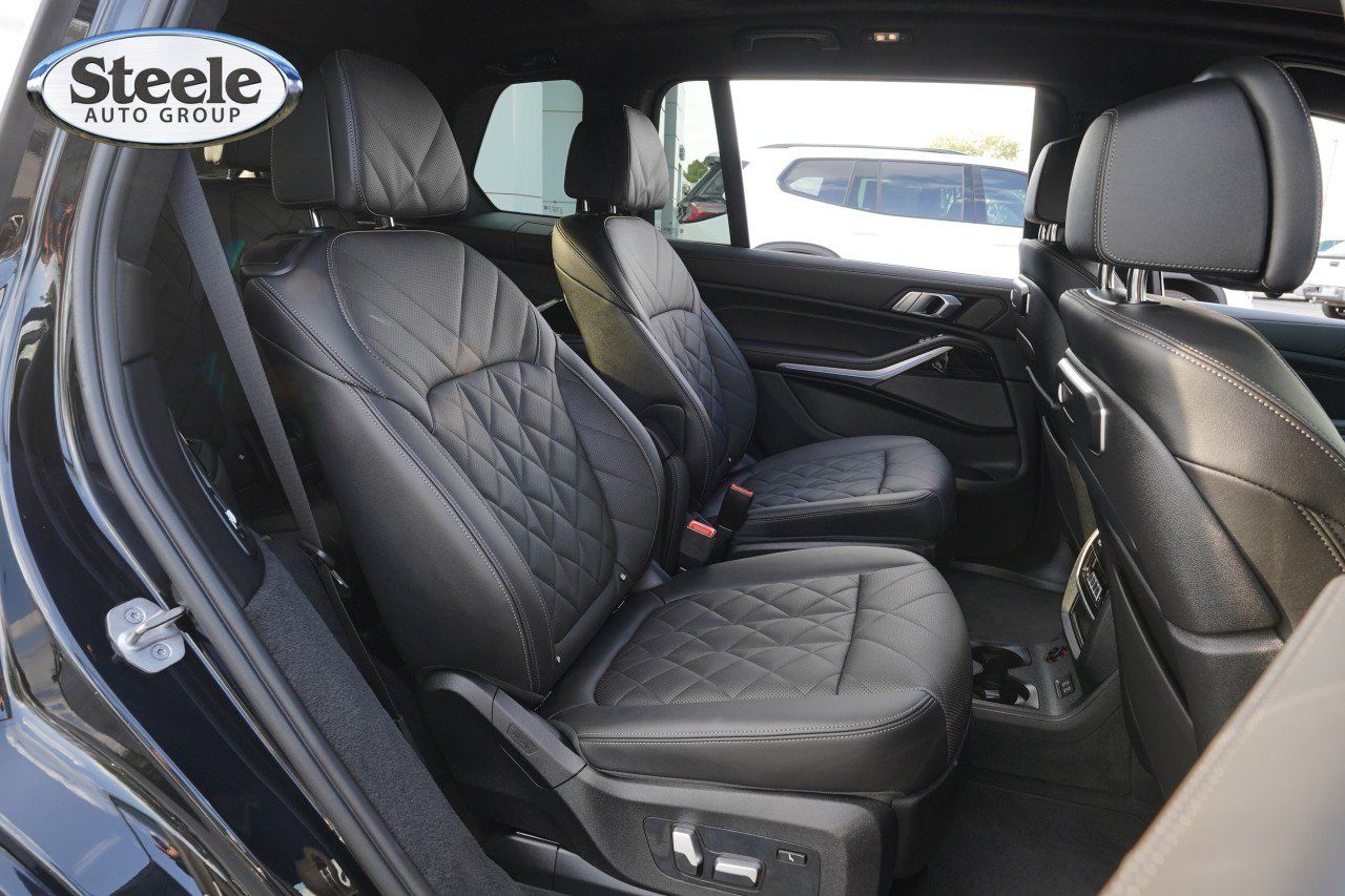 Used 2024 BMW X7 xDrive40i w/ M Sport Package AWD/4WD image 24