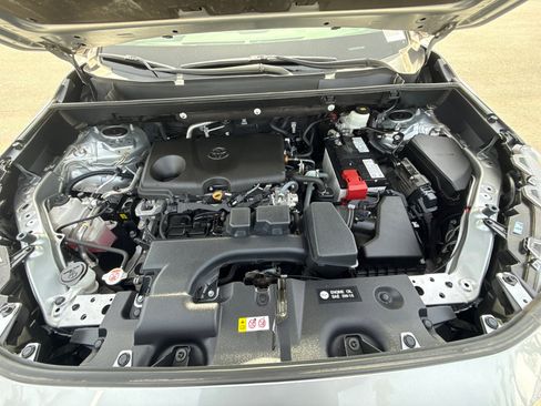 Used 2022 Toyota RAV4 LE image 7